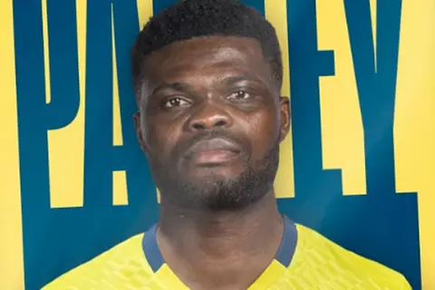 بعد إطلاق سراحه.. فياريال يعلن تعاقده مع توماس بارتي بعقد لمدة عامين